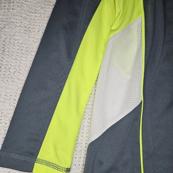 Puma Top Boys Size 14/16 Long Sleeve Top Shirt Gray Black Fluorescent Green - Picture 7 of 13